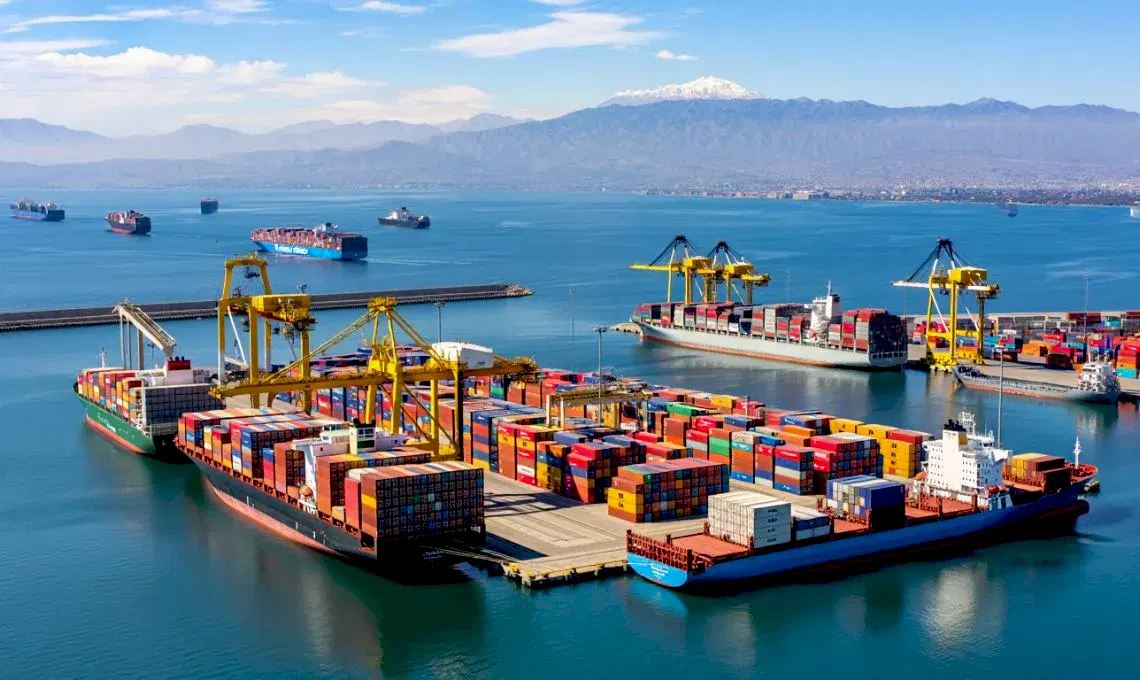 Exceso de capacidad maritima oportunidades logisticas en Chile